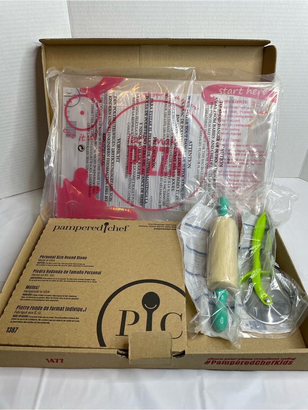 Discontinued-Pampered Chef Kids Pizza Set